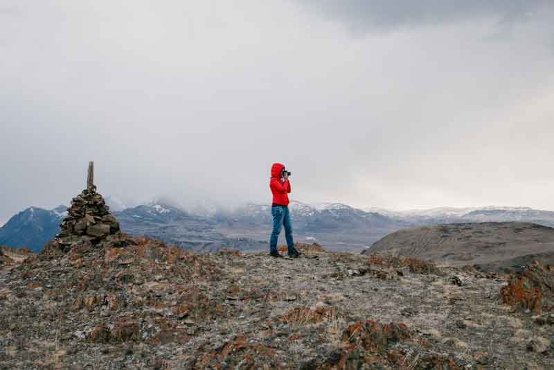 femme en montagne